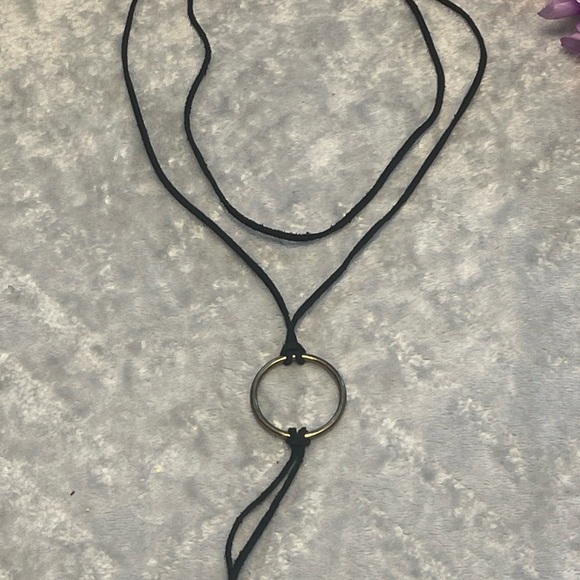 Hot Topic Black and Gold Y-Style Necklace - Picture 2 of 5